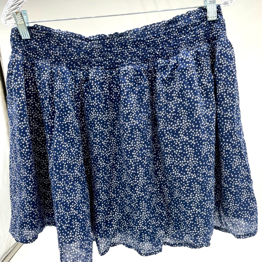 Old Navy blue and white short elastic waist skirt